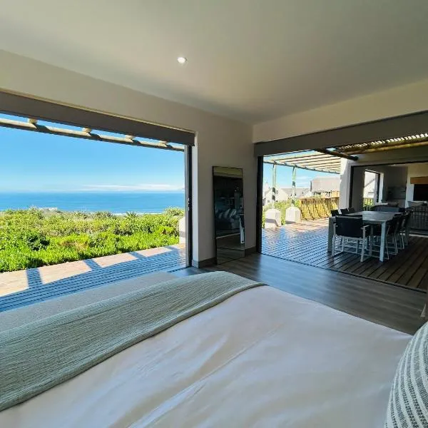 Bayview Bliss at Springerbaai Luxury off-grid coastal retreat – hotel w mieście Mossel Bay