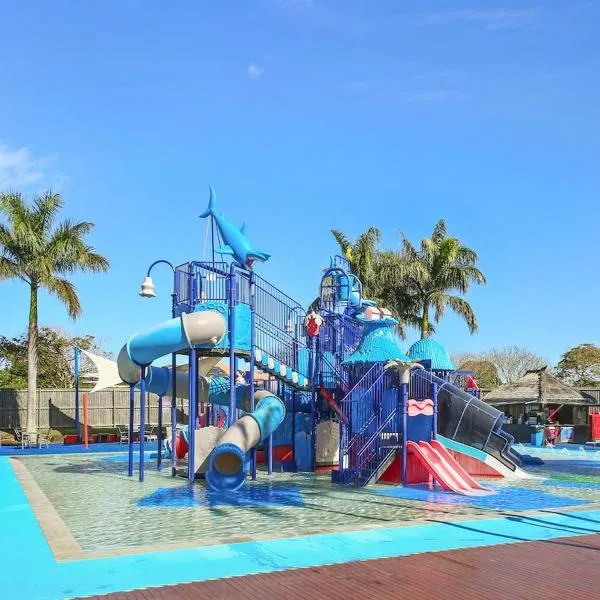 Oaks Family Getaway - Resort, Beach, hotel di Golden Beach