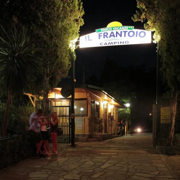 Il Frantoio Camping、サン・バルトロメーオ・アル・マーレのホテル