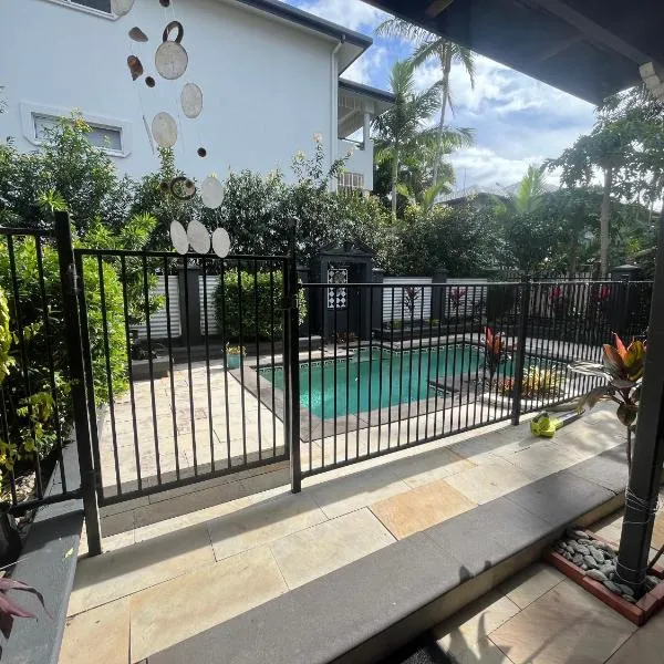 Cairns exclusive apartment、Cairns Northのホテル