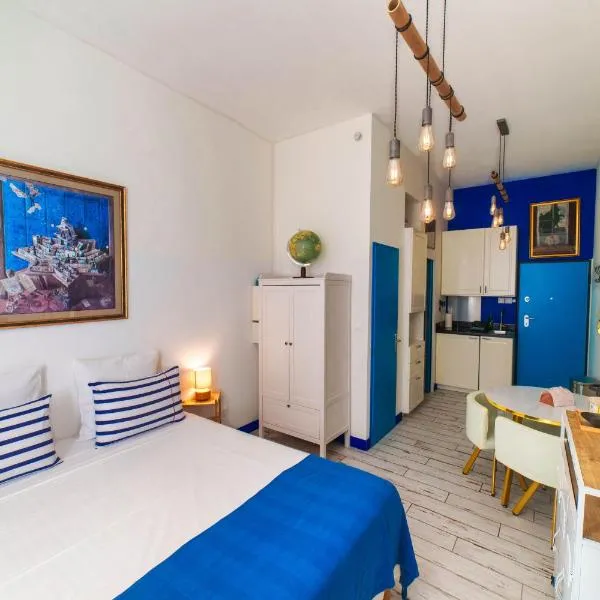 Studio Travel 22M2, 120m Vieux-Port ,Clim , Wifi ,Accès autonome avec code, отель в Марселе
