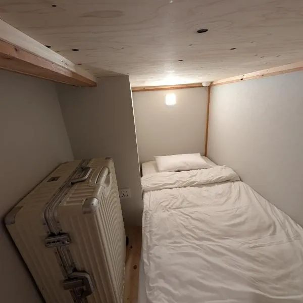 Your Space Capsule Hotel Fuji Station, hotel in Fuji