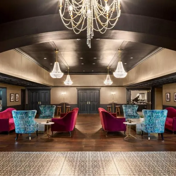 The Highlander Hotel, Ascend Hotel Collection, hotel in Iowa City