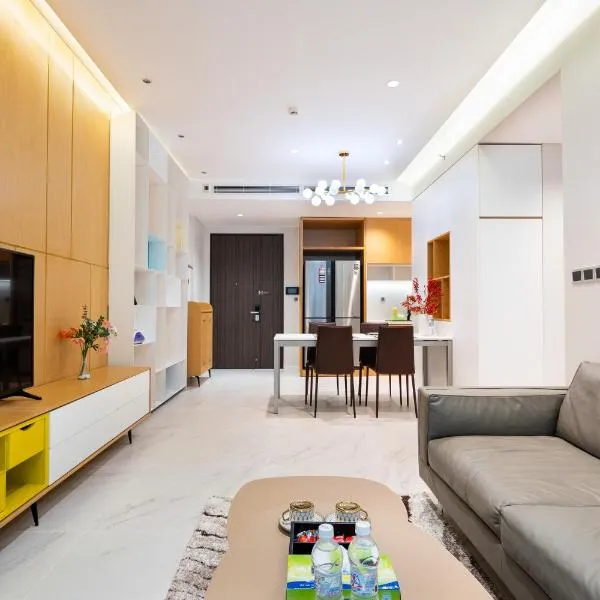 Convinia Luxury The Peak Midtown -Free Airport Pick Up, hotel in Ho Chi Minh City