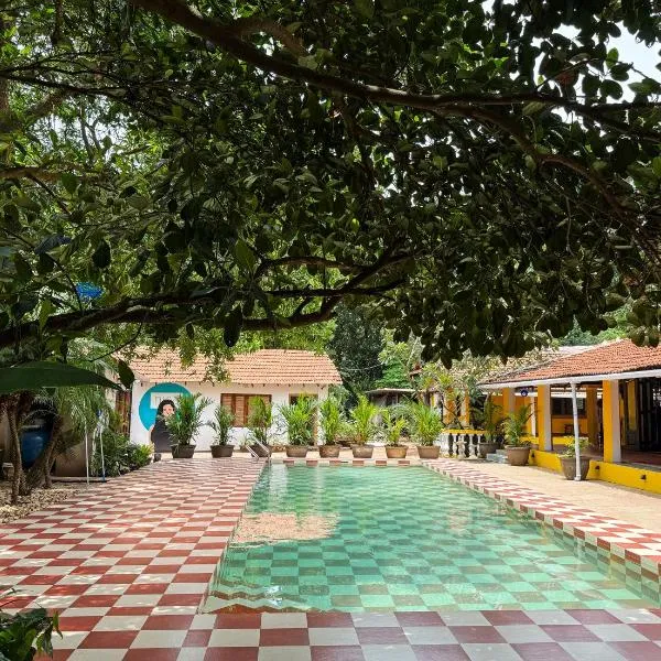 Malkin Hostel, hotel in Arpora