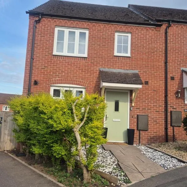Home from home - ample parking, hotel in Stoke on Trent