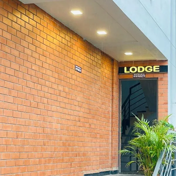 Lavish Hotel BG-Lodge, hotel v destinaci Bengalúr