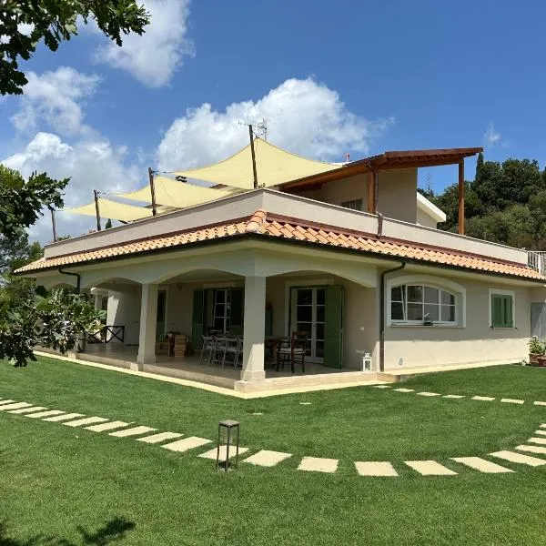 A CASA DI LEO B&B Country House, מלון בסקרלינו