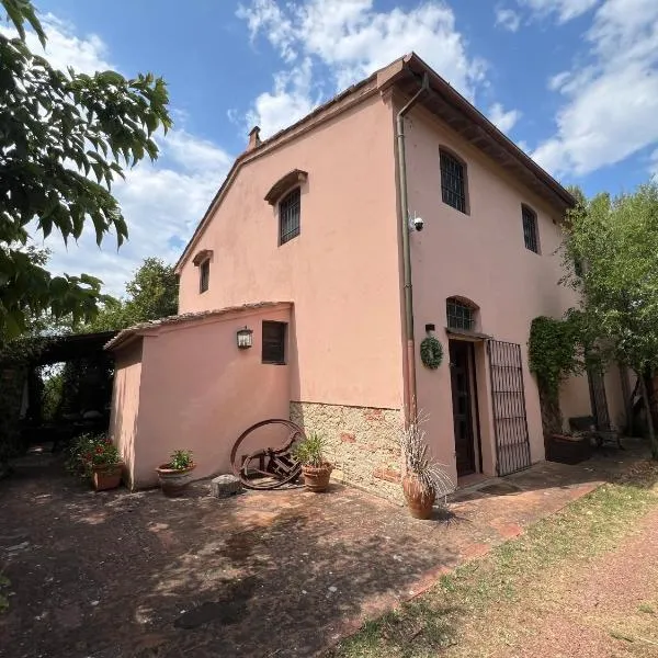 La casa nel bosco, hotel v destinaci Lari