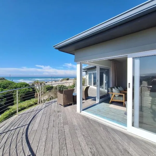 Seaside Beach House with Pool & Invertor, hotel in Port Alfred