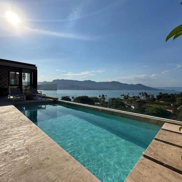 Casa com piscina aquecida, jacuzzi e 60 m da praia