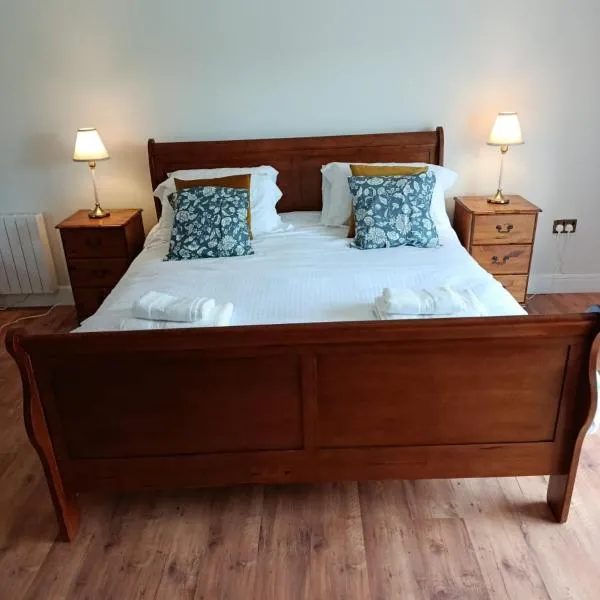 The Feathered Nest Room at The Cracked Hen, hotel v destinaci Gorey