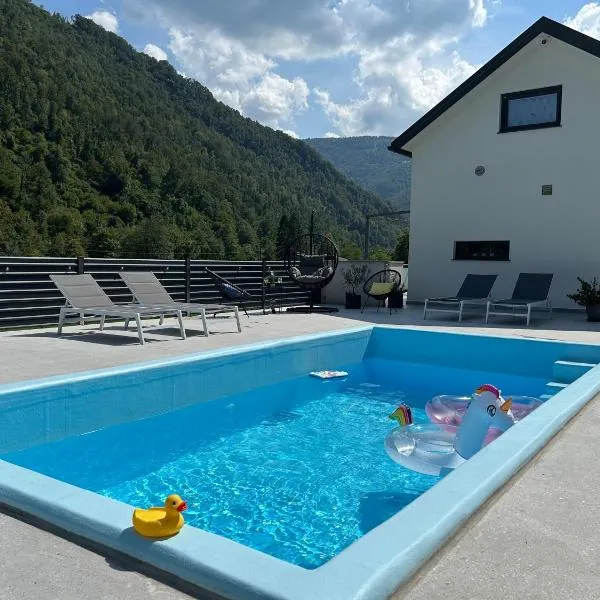 HOLIDAY HOUSE - River Bača, hotel en Most na Soči