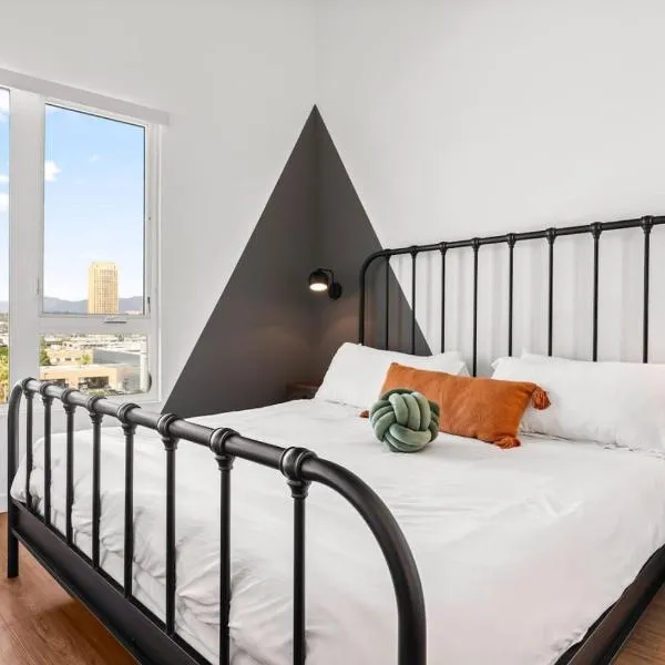 Artsy and Chic Stay, Walk to Little Tokyo with DTLA Views
