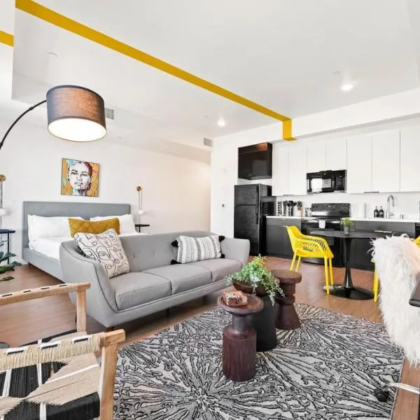 Stylish Studio with Sweeping City Views in DTLA