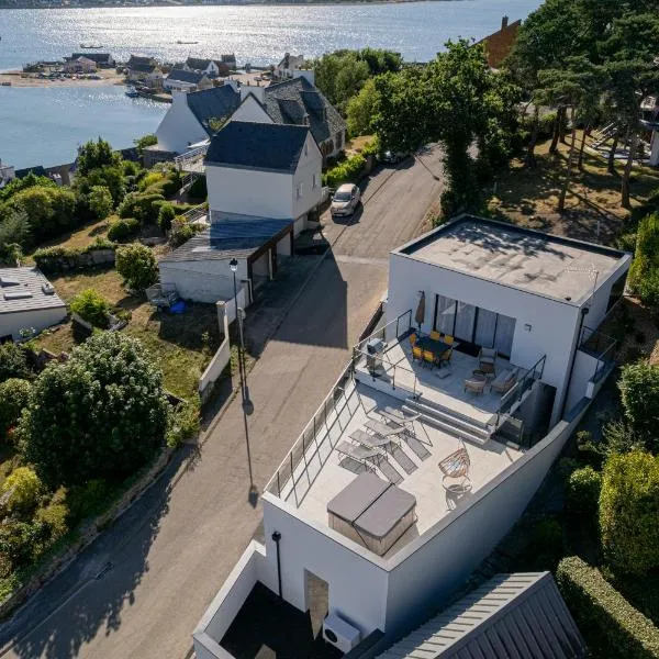 Maison vue mer avec SPA au Dourduff en mer, hótel í Plouézocʼh