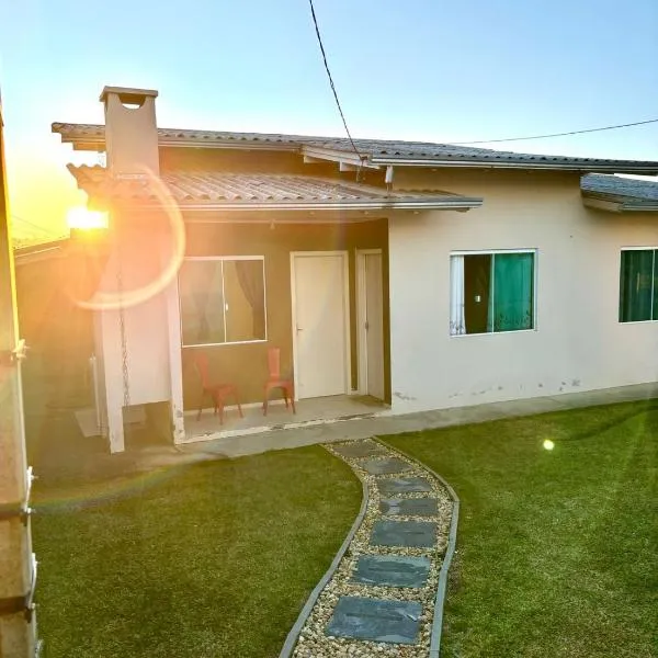 Casa próxima ao shopping Lages e a festa do pinhão, hotel in Lages