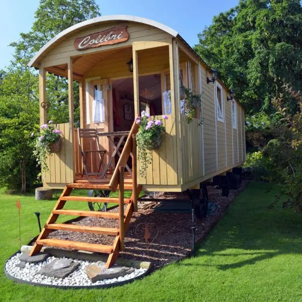 Insolites à Chimay - Les roulottes à Rièzes, hotel en Chimay