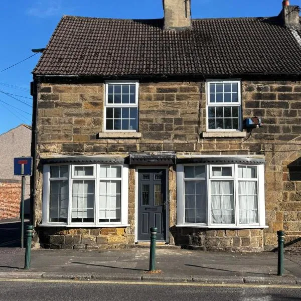 Spacious 3-Bedroom Home in Town Sleeps 5, Free Parking, hotel in Guisborough