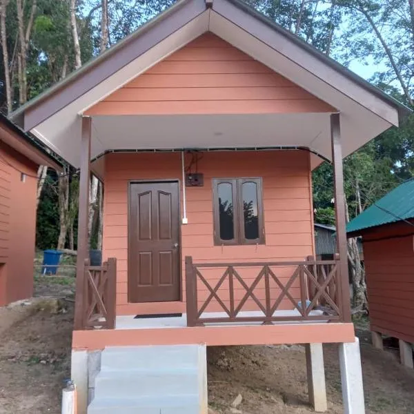 OceanBoys Chalet Coral Bay, hotel in Kampong Pasir Panjang