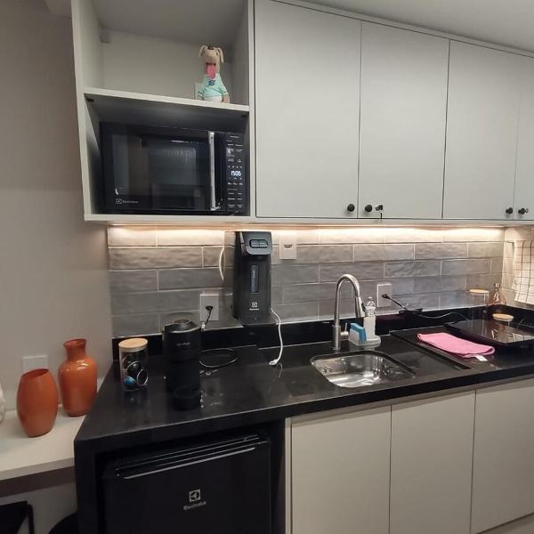 Studio na Barra, perto da praia, shopping e pontos turísticos com garagem grátis - Foto 2