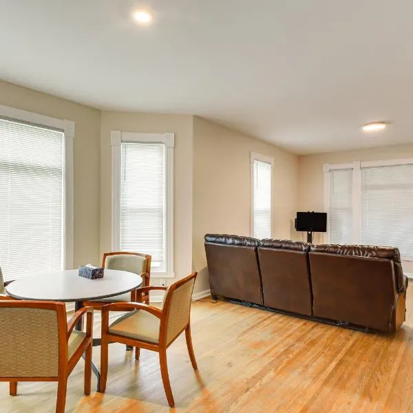 < 1 Mi to Main St: Quiet Apartment in Galesburg!, hotell i Galesburg