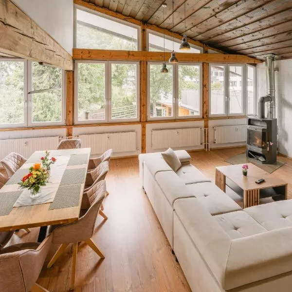 Exklusive große Ferienwohnung für 7 Personen, Parkplatz, Balkon, 3 Schlafzimmer, hotel a Bayreuth