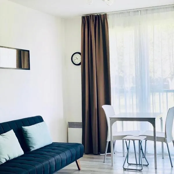 Apartment - Equemauville - Normandie, hotel in Équemauville
