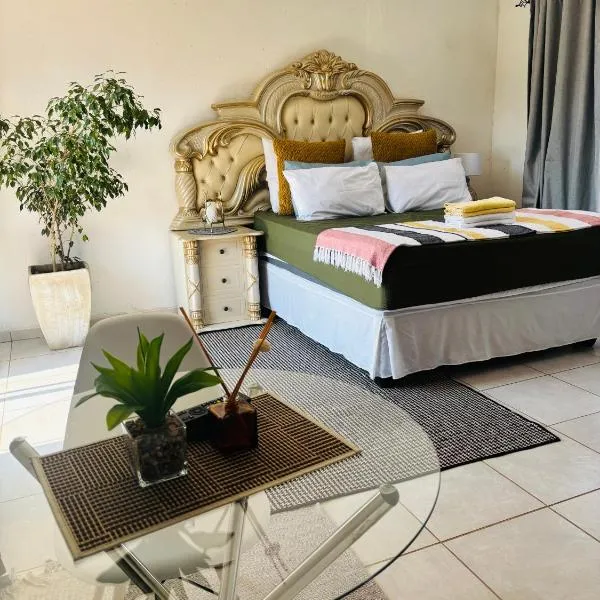 KwaSihle Guesthouse, hotel in Dobsonville