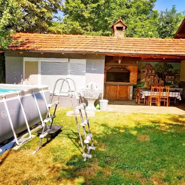 Vikendica Lukavac, hotel v destinaci Lukavac