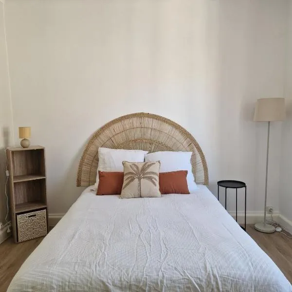 ALEZOU - Beau T3 avec grande terrasse centre Alès，位于阿莱斯的酒店