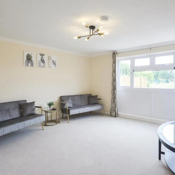3 Bed House Sleeps 6 In Calne, hotel in Calne