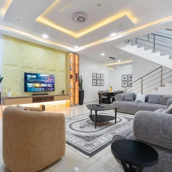 Oniru VI 4BR 4BA - Spacious, Fast Wifi, Pool, Free Parking, hotel din Lagos