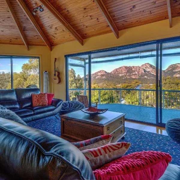 Forest Edge - Breathtaking Views of the Hazards, hotel in Coles Bay
