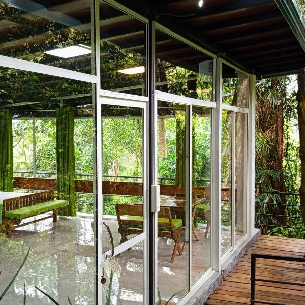 Sinharaja Kurulu Ella Eco Resort, hótel í Deniyaya