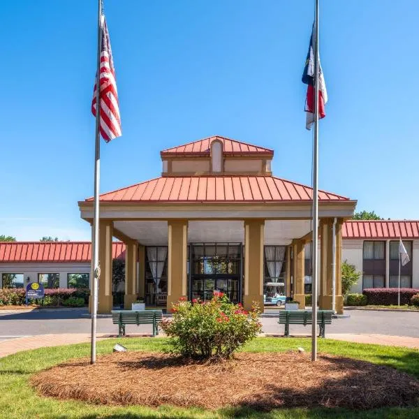 Village Inn Clemmons-Winston Salem, Trademark by Wyndham، فندق في Clemmons