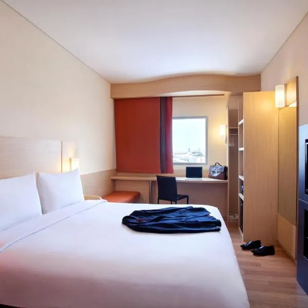 Ibis Jakarta Harmoni, hotel in Jakarta