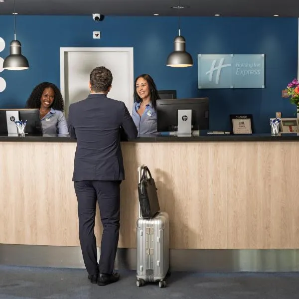 Holiday Inn Express Geneva Airport by IHG, hotel em Genebra