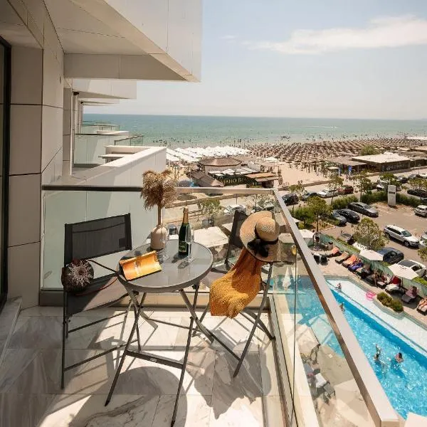 Maddy's Beachfront Apartment in Infinity Pool&Spa, hôtel à Mamaia