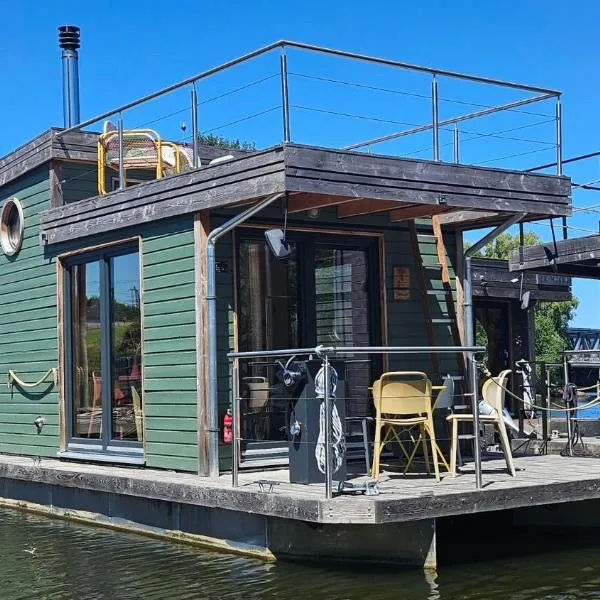 Besonderer Urlaub auf Hausboot TYSTNADEN、ハンブルクのホテル