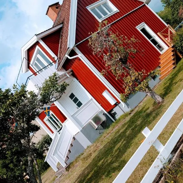 Rotes Småland - Haus, Schweden, ideal für Familien, See in der Nähe, Hotel in Silverdalen