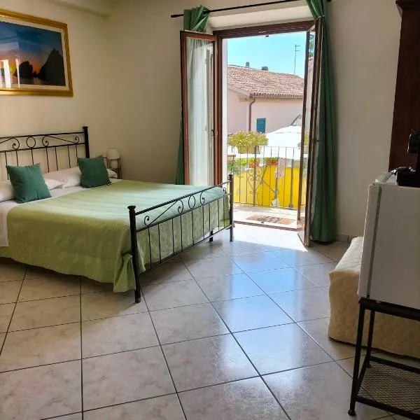 Arra Camere Sirolo - Rooms & Suite, hotel v destinaci Sirolo