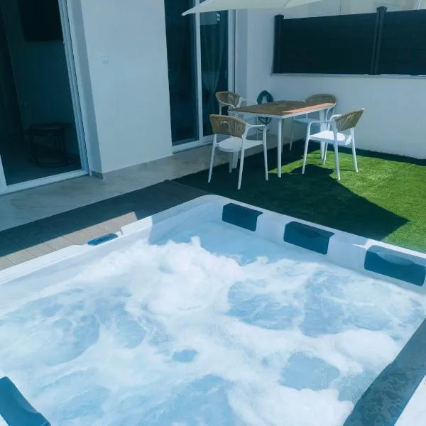 Keramotí में, होटल EriZen Jacuzzi suites