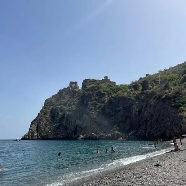 La Grotta, hotel v destinaci SantʼAlessio Siculo