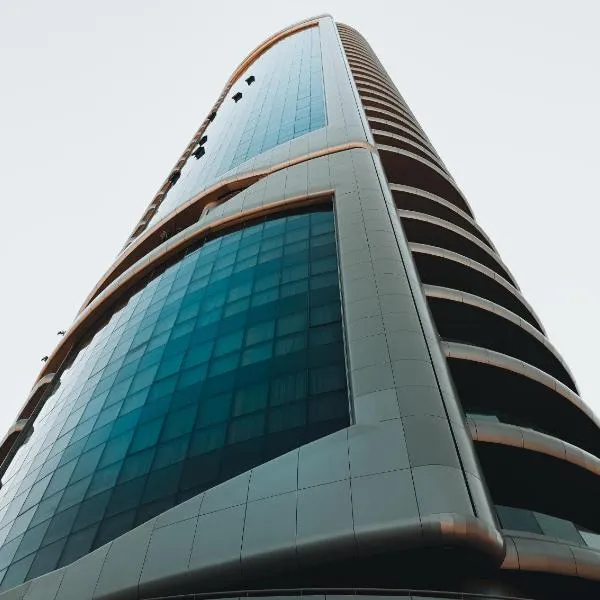 The 1 -Nicosia Luxe Stay- Gym Pool 24h Concierge, hotelli Nikosiassa