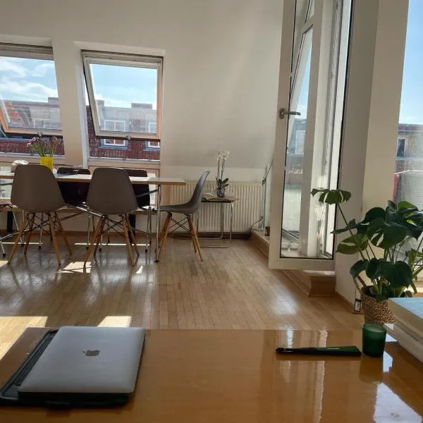 베를린에 위치한 호텔 bright rooftop loft with river view