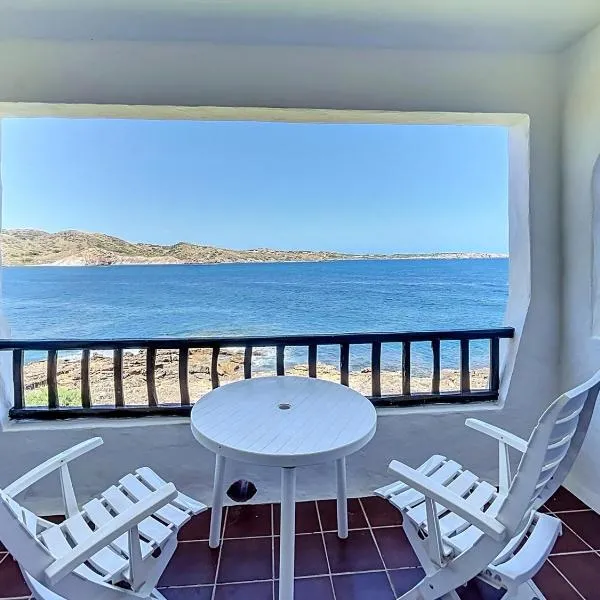Roca Fornells, Bonito apartamento sobre el mar P98、フォルネイスのホテル