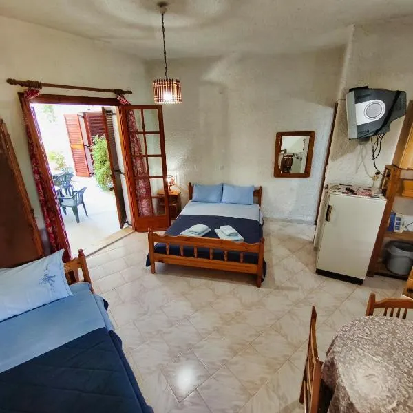 Akrata Golden Beach House, hotel in Aíyira