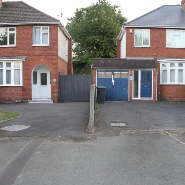 Viesnīca L & J Escapes - 8 Bedrooms suitable for Contractors and Families- Private parking available for 6 vehicles pilsētā Coseley