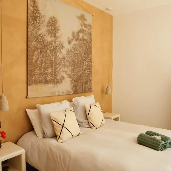 Théo et Marion Ostal - Maison d'hôtes & Yoga, hotell i Lahontan